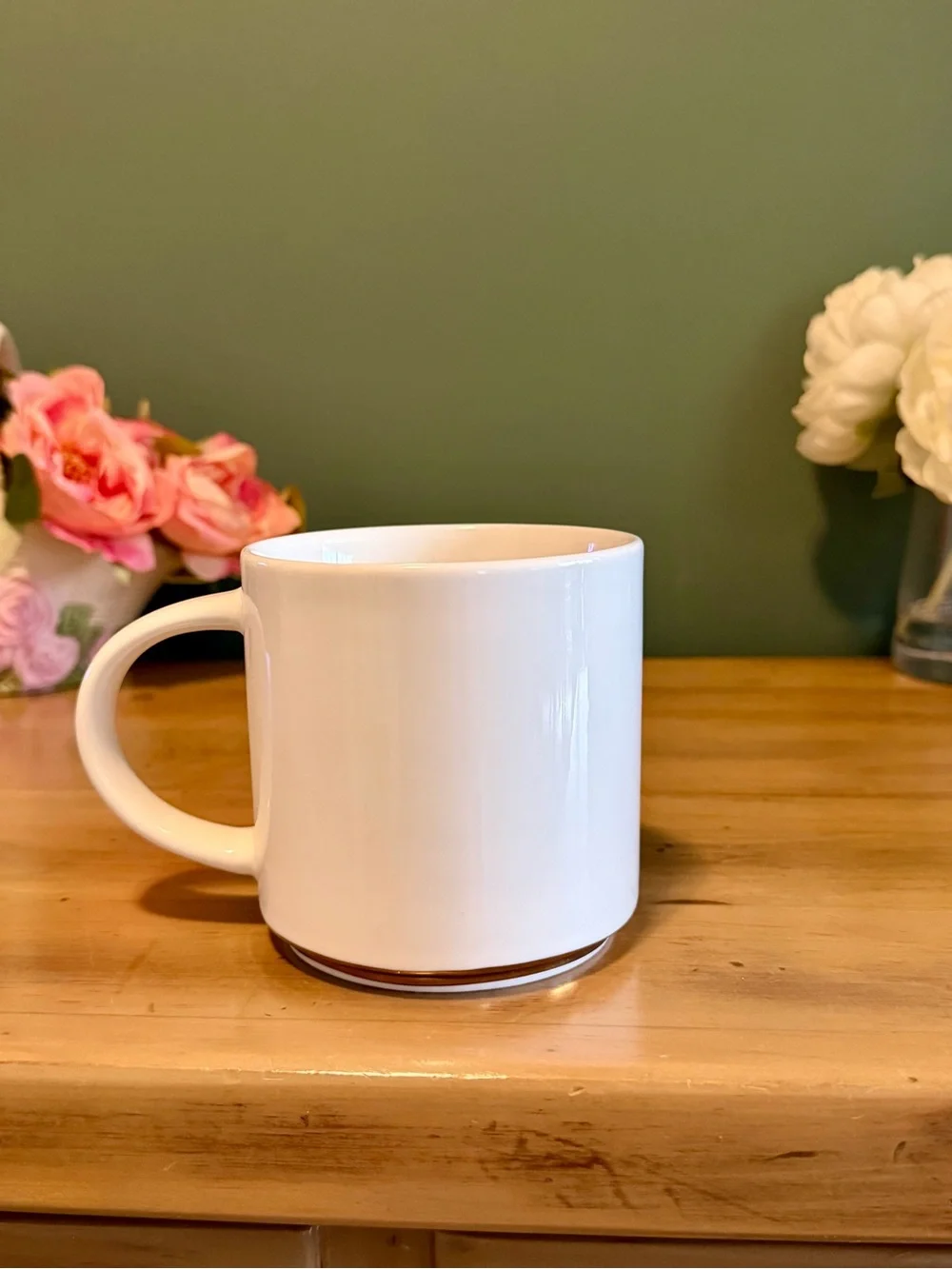 Williams Sonoma White Ceramic Mug with Gold 'R' Monogram